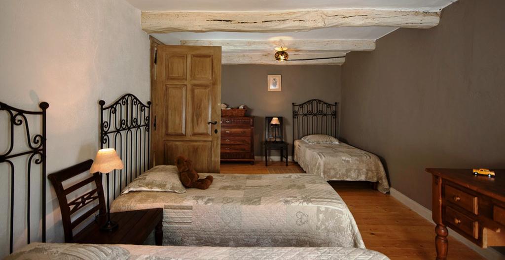 Domaine De Bertrandy Bed and Breakfast Allemagne-en-Provence Δωμάτιο φωτογραφία