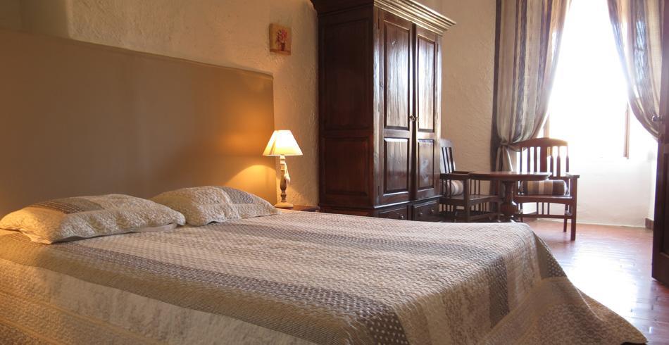 Domaine De Bertrandy Bed and Breakfast Allemagne-en-Provence Εξωτερικό φωτογραφία